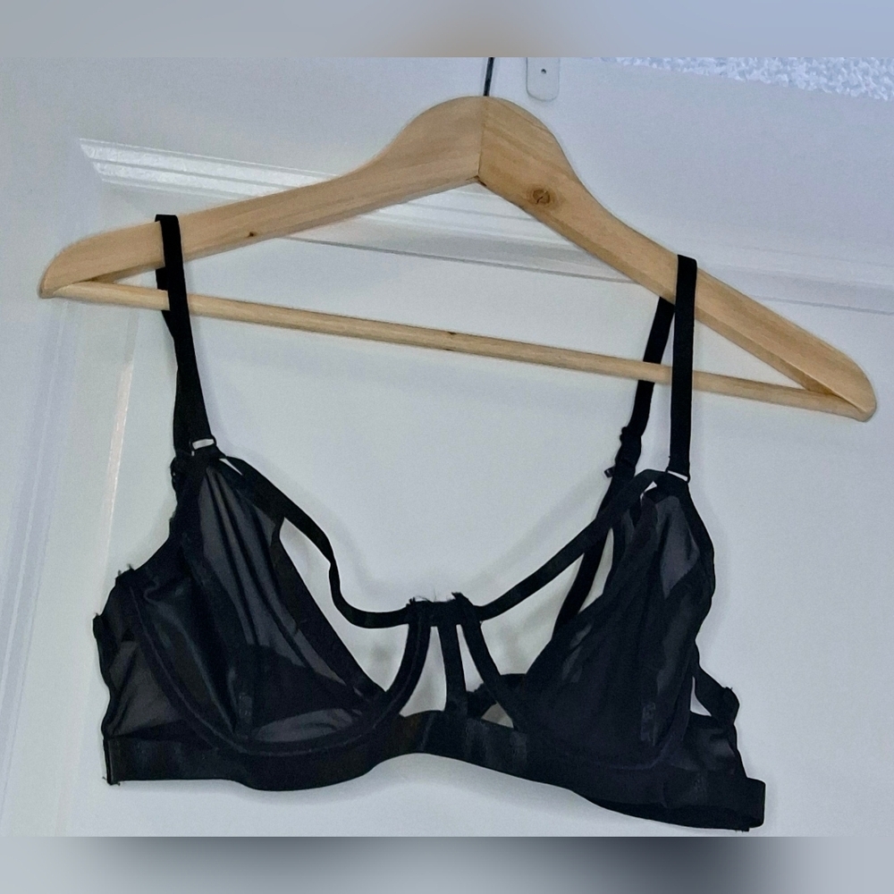 Stylish Cut-out Mixed Material Bra (M/L)